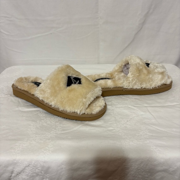 Sperry Women's Sona Slide slippers in tan faux fur. NWOB. - Picture 3 of 7